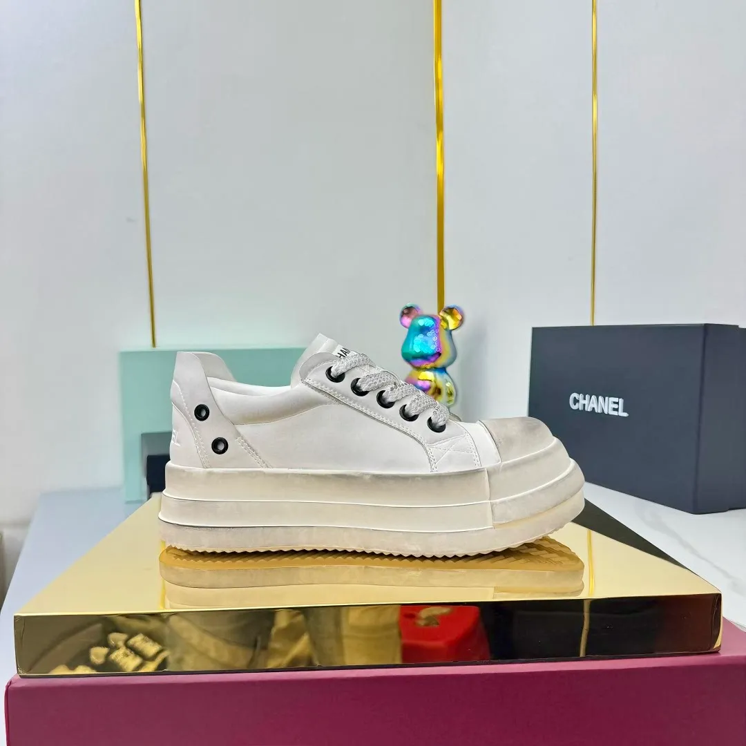 👟👟Ex-factory price 640👟👟 Chanel bread shoes, old style dirty shoes ~ original calfskin panda shoes Chanel 25C latest hot style panda black and white sports shoes casual sneakers Xiaoxiang hot style single product classic black and white panda color coco girls must pay Fabric: original custom mixed sheepskin lining: original imported breathable mesh lining outsole: Original molded rubber + TPU combination Size: Women's 35-41